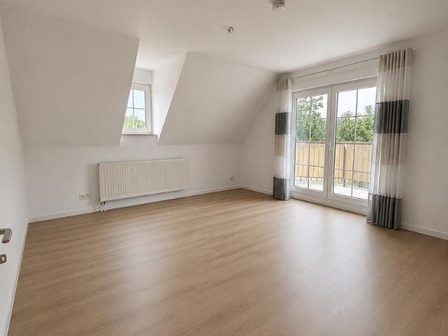 Modernisierte 2 Zimmer Wohnung mit Einbauküche, Balkon & Carport