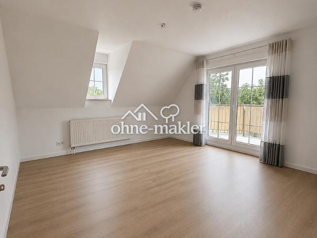 Modernisierte 2 Zimmer Wohnung mit Einbauküche, Balkon & Carport