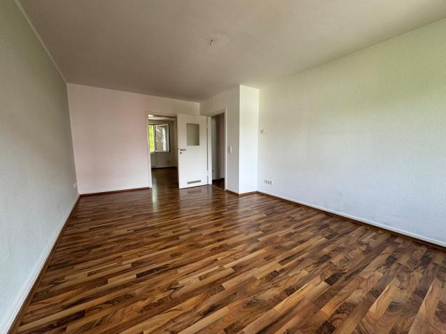 Modernisierte 2 Zimmer Wohnung mit Einbauküche!
