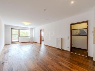 Modernisierte 2 Zimmer Wohnung mit großer Südterrasse, Sauna, Whirlpool und Tiefgaragenstellplatz