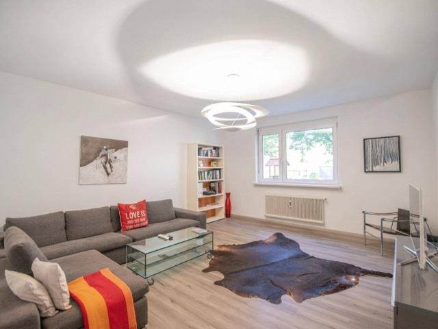 Modernisierte 2 Zimmer Wohnung mit Loggia und Parkplatz