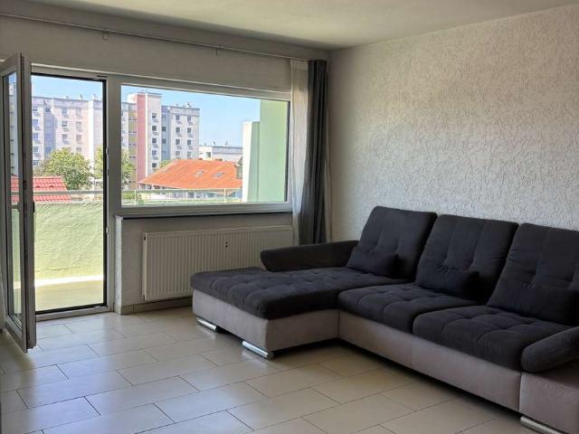 Modernisierte 2 Zimmer Wohnung mit Loggia, Stellplatz & Einbauküche in Oggersheim