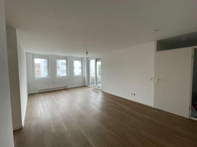 Modernisierte 2 Zimmer Wohnung mit sonnigem Balkon