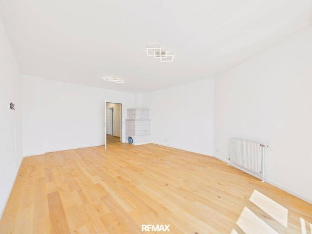 Modernisierte 2 Zimmer Wohnung mit Tiefgaragenplatz – sofort verfügbar