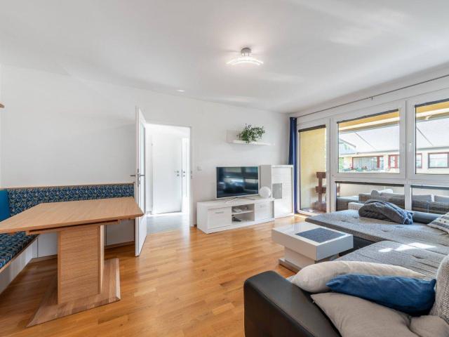 Modernisierte 2 Zimmer Wohnung mit westseitiger Loggia in Rodaun