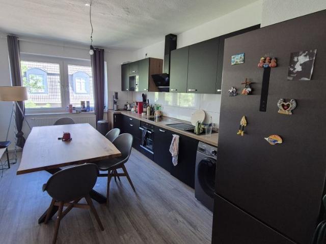 Modernisierte 2 Zimmer Wohnung mit Wohnküche und Balkon!
