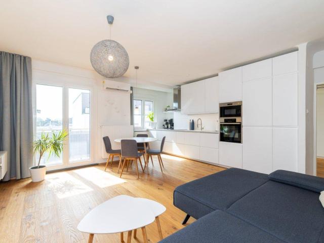Modernisierte 2 Zimmer Wohnung mit zwei Loggien | Klimaanlage | gepflegter Zustand