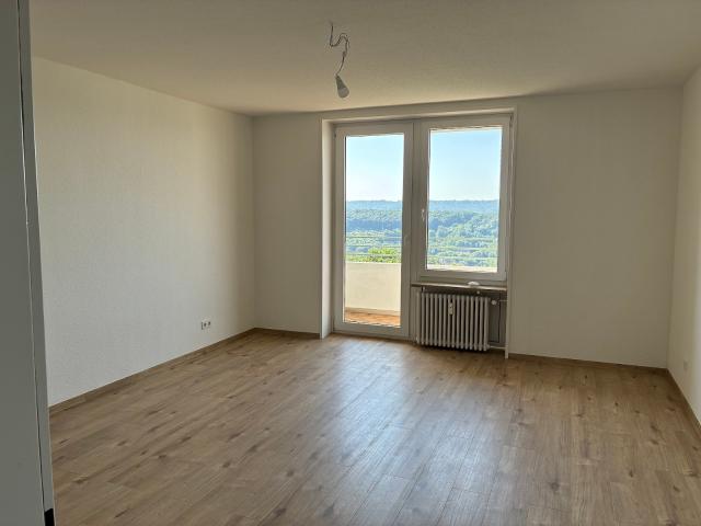 Modernisierte 2 Zimmerwohnung mit Balkon und Weitblick