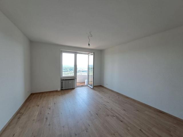 Modernisierte 2 Zimmerwohnung mit Balkon und Weitblick