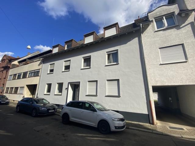 Modernisierte 2 Zimmerwohnung mit Balkon.