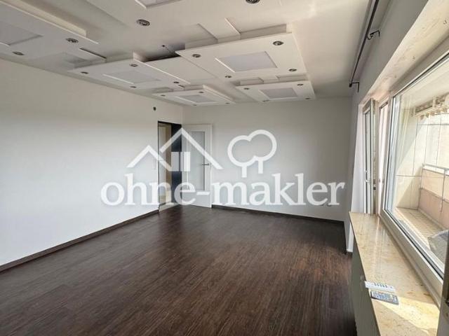 Helle 2 Zimmer Wohnung mit großer Loggia, Einbauküche und Weitblick
