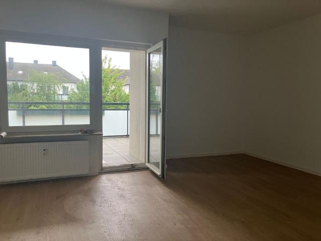 Modernisierte 2 Zimmerwohnung mit großem Balkon!