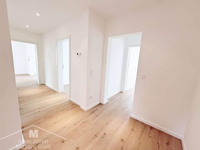 Modernisierte 3,5 Zimmer OG Whg. mit EBK, Aufzug u. TG Stellplatz in sonniger u. zentraler Lage