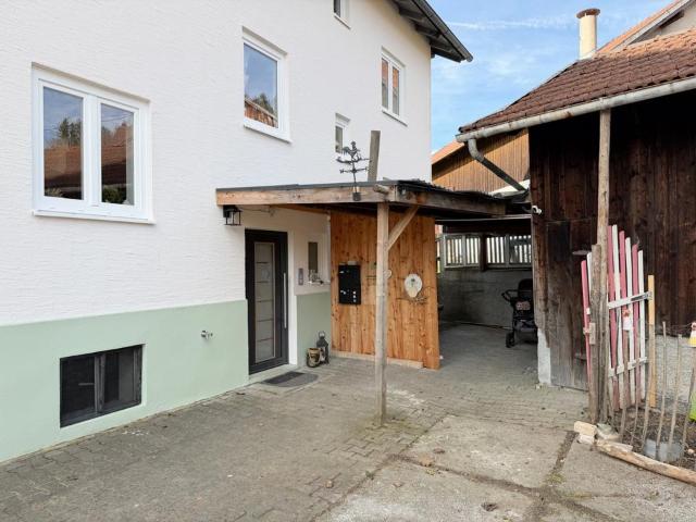 Modernisierte 3,5 Zimmer Wohnung mit 2 Balkonen, EBK & Stellplatz