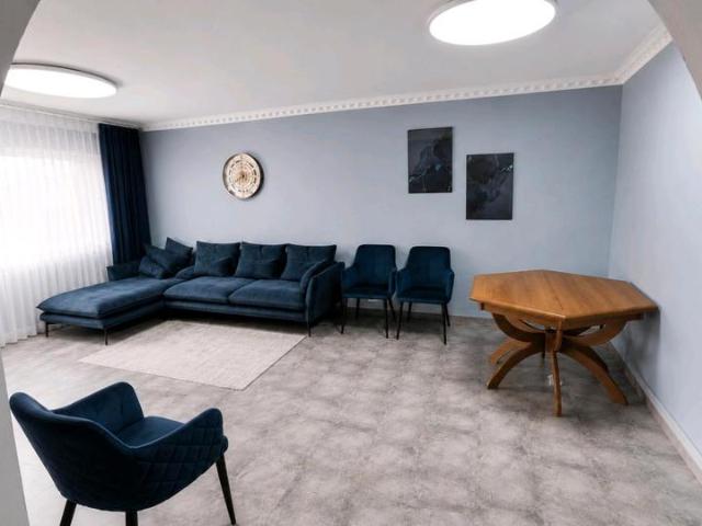 Modernisierte 3,5 Zimmer Wohnung mit Garage & Südwest Balkon