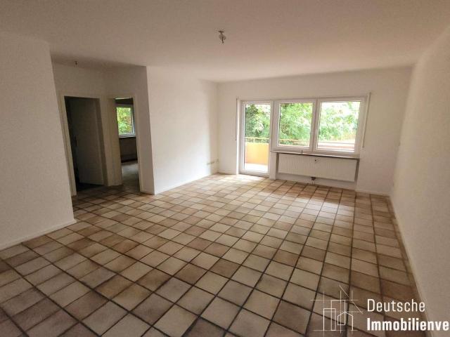 Modernisierte 3,5 Zimmer Wohnung mit Loggia und Garage