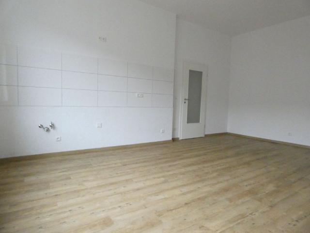 Modernisierte 3 Zi Altbauwohnung mit Loggia und großer Wohnküche sucht neuen Bewohner