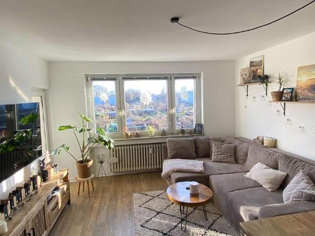 Modernisierte 3 Zi Whg mit 2 WC, EBK, Südbalkon, sonnig, ruhig und zentrale, KFW50, U Bahn 5m z.F