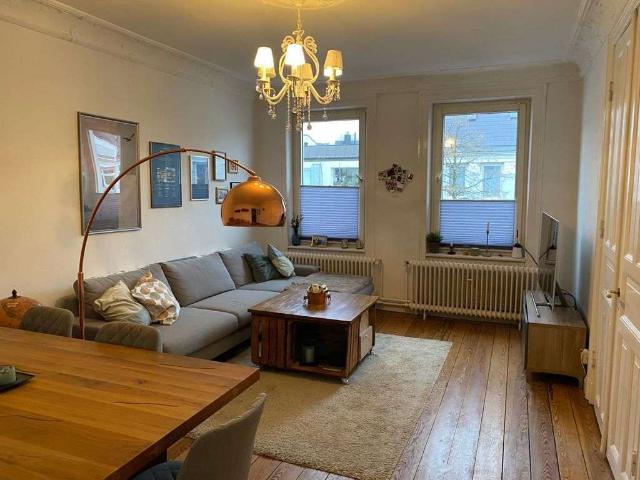 Modernisierte 3 Zimmer Altbauwohnung mit Balkon und EBK in Eimsbüttel