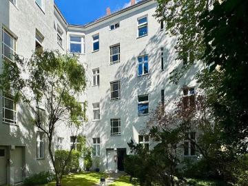 Modernisierte 3 Zimmer Eigentumswohnung bezugsfrei kaufen in Berlin Reinickendorf, 110 m², Balkon