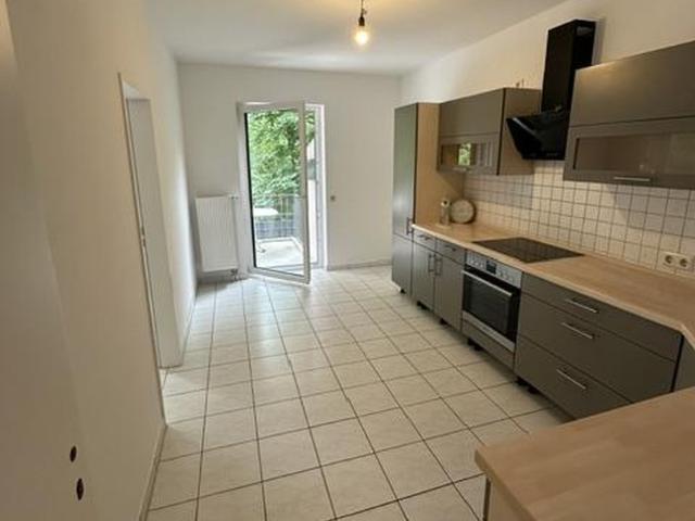 Modernisierte 3 Zimmer Erdgeschosswohnung mit Garten, Terrasse und zwei Stellplätzen