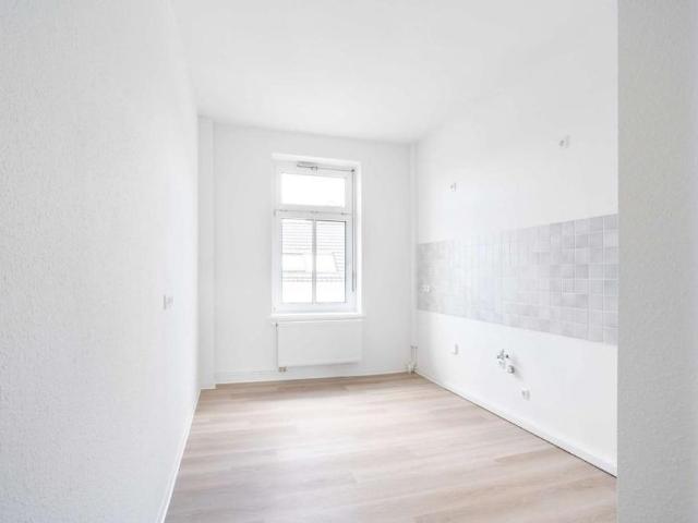 Modernisierte 3 Zimmer Wohnung im Zentrum Mollistraße