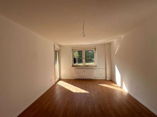 Modernisierte 3 Zimmer Wohnung in Schweinau mit Balkon