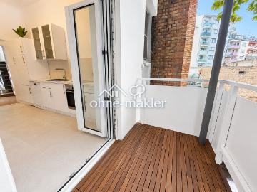 Modernisierte 3 Zimmer Wohnung mit Balkon, Einbauküche & Tageslichtbad