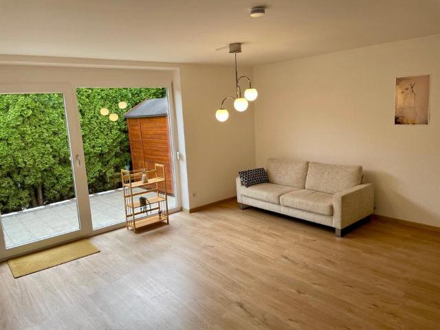 Modernisierte 3 Zimmer Wohnung mit eigenem Garten Terrasse