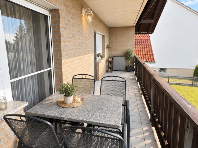 Modernisierte 3 Zimmer Wohnung mit großem Balkon