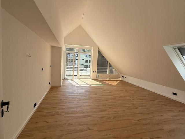 Modernisierte 3 Zimmer Wohnung mit Küche + Balkon Innenstadt Südtstadt