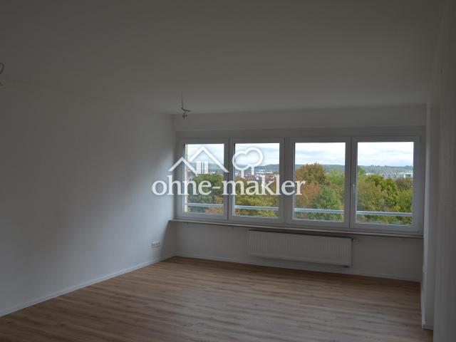 Modernisierte 3 Zimmer Wohnung mit verglaster Loggia, Aufzug und TG Stellplatz