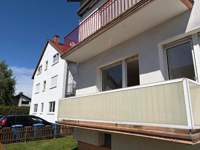 Modernisierte 3 Zimmer Wohnung mit 2 Balkonen & Garage