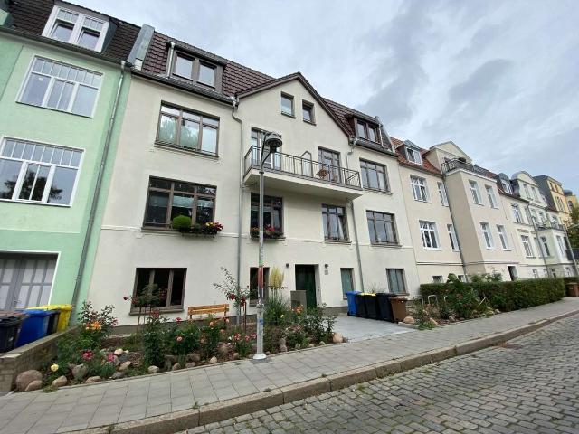Modernisierte 3 Zimmerwohnung im beliebten Bahnhofsviertel in Rostock mit zwei Balkonen