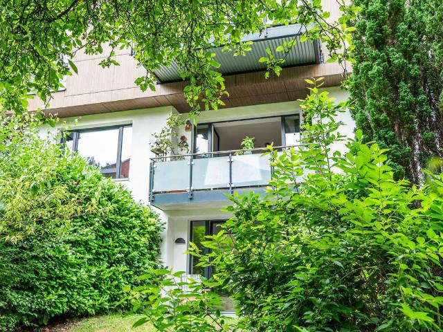 Modernisierte 3 Zimmerwohnung mit großzügigem Balkon zur Südwestseite und schönem Blick ins Grüne