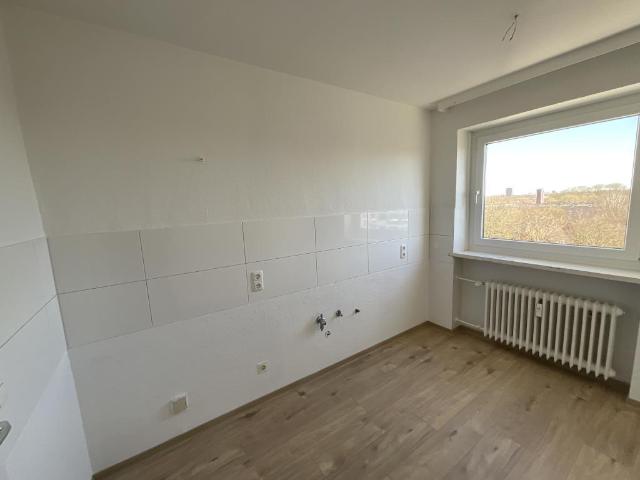 Modernisierte 3 ZKB Wohnung in der 7. Etage eines Hochhauses im Hansaviertel zu vermieten!