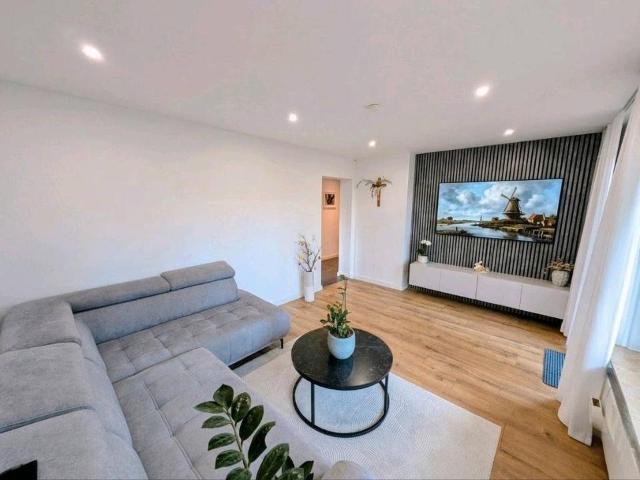 Modernisierte 4 Zi Wohnung,XXL Terasse&Garten, Balkon, Gar.+Stell