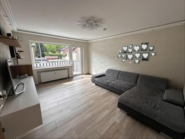 Modernisierte 4 Zimmer Eigentumswohnung mit Südbalkon, Stellplatz & großem Keller