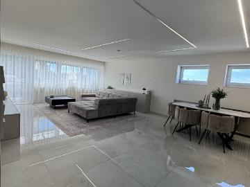 Modernisierte 4 Zimmer Wohnung | 121,5 m² | Garage | 2 Balkone | Küche mit Insel | Keller | Top Lage