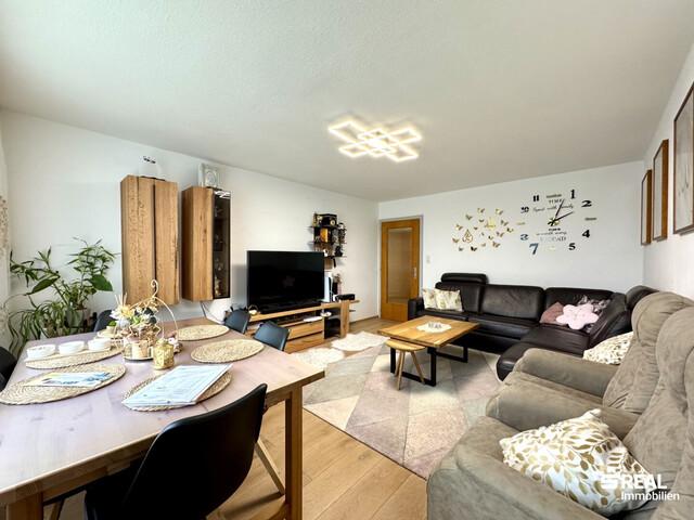 Modernisierte 4 Zimmerwohnung mit Balkon und Garagenbox