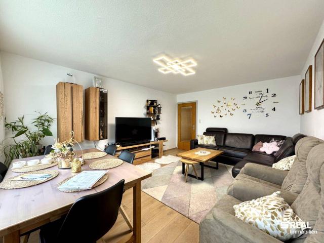 Modernisierte 4 Zimmerwohnung mit Balkon und Garagenbox