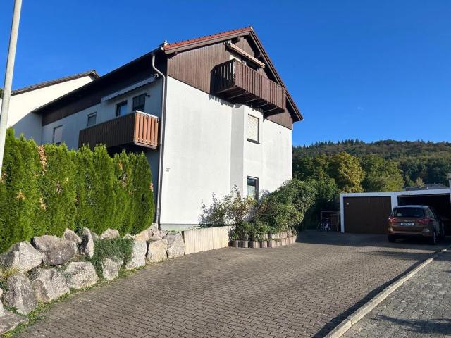Modernisierte 4 Zimmer Wohnung mit hochwertiger Einbauküche