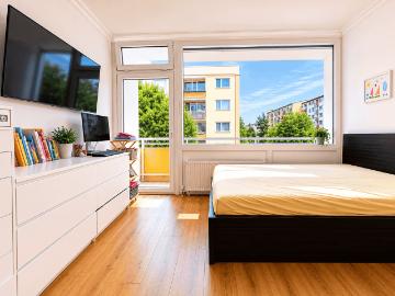 Modernisierte 4 Zimmer Wohnung mit 4 Loggien