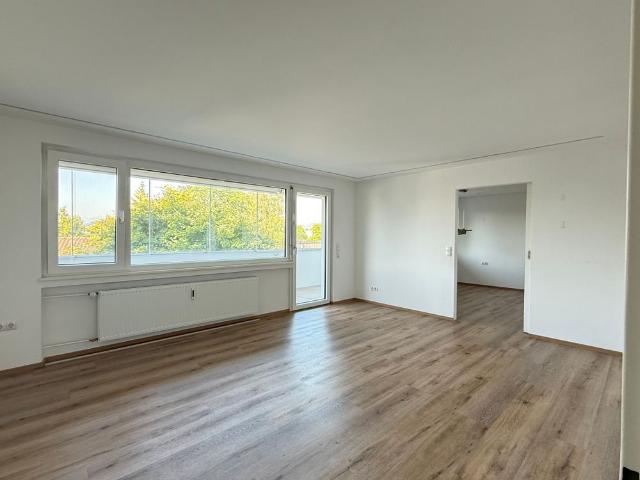 Modernisierte 4 Zimmerwohnung mit zwei Balkonen in Seenähe in Hard zu vermieten