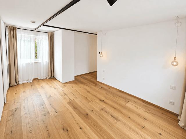 Modernisierte 5 Zimmer Wohnung als 4er WG mit Top Aussicht in Innsbruck Klosteranger zu vermieten!