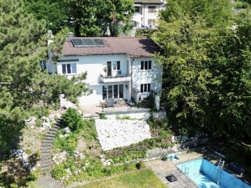 Modernisiertes 5.5 Zimmer EFH mit Pool und Panoramasicht