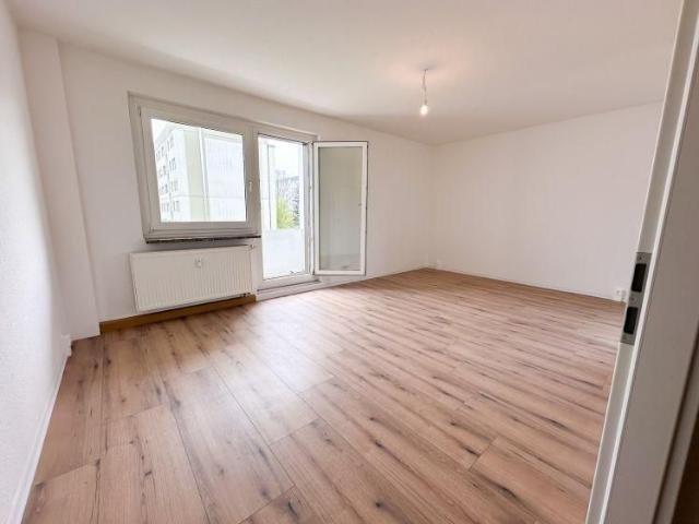 modernisiertes 1,5 Zimmer Appartement inkl. EBK, Stellplatz und Süd Balkon