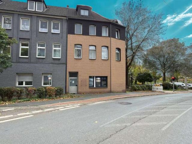 Modernisiertes 3 Parteienhaus mit Maisonette und Gartenanteil nahe Centro