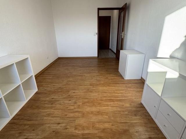 Modernisiertes und teilmöbliertes 1 Zimm.