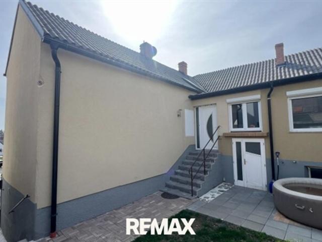 Modernisiertes Wohnhaus mit Unterkellerung und Innenhof in Rechnitz